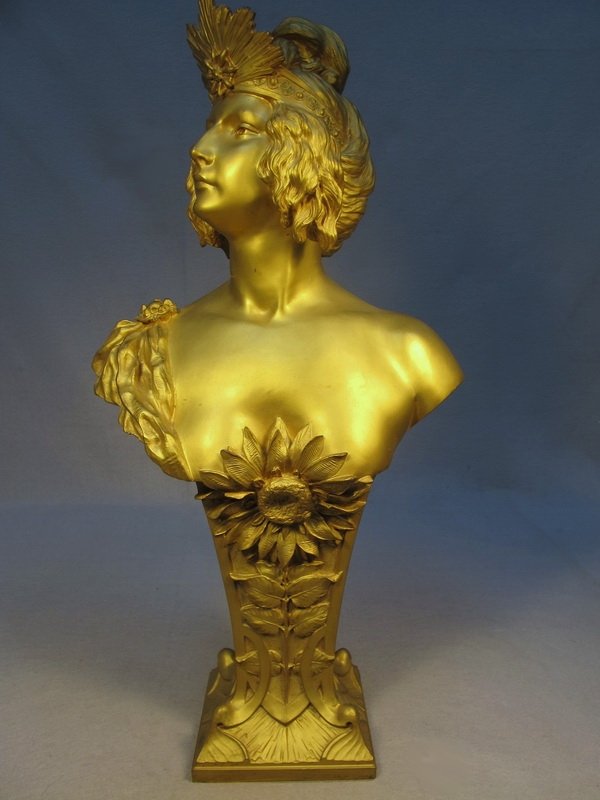 Louis CHALON (1866-1940) bust: Louis CHALON (1866-1940) bronze bust, signed. Bought by the consigner on 10/21/2008 on Sotheby's by 4,750.00, lot 34, page 42 of the catalogue. 21 1/8" H x 10 1/2" W. Shipping in USA is $ 70.00 plus i