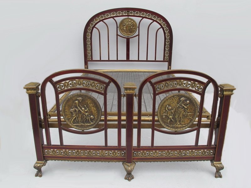 French Art Deco patinated bronze full bed: French Art Deco patinated bronze full bed. 52 1/2” H x 54” W x 78 1/2” D external, 74 1/2” D internal. Shipping in USA is $ 300.00. International bidders ask for shipping before bid.