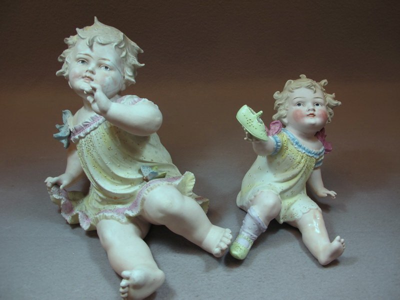 Old pair of German porcelain baby piano: Old pair of German porcelain baby piano, unmarked. 9 1/2" H x 9 1/2" W x 10” D and 6 7/8” H x 6” W x 8” D. Shipping in USA is $ 55.00. International bidders ask before bid.