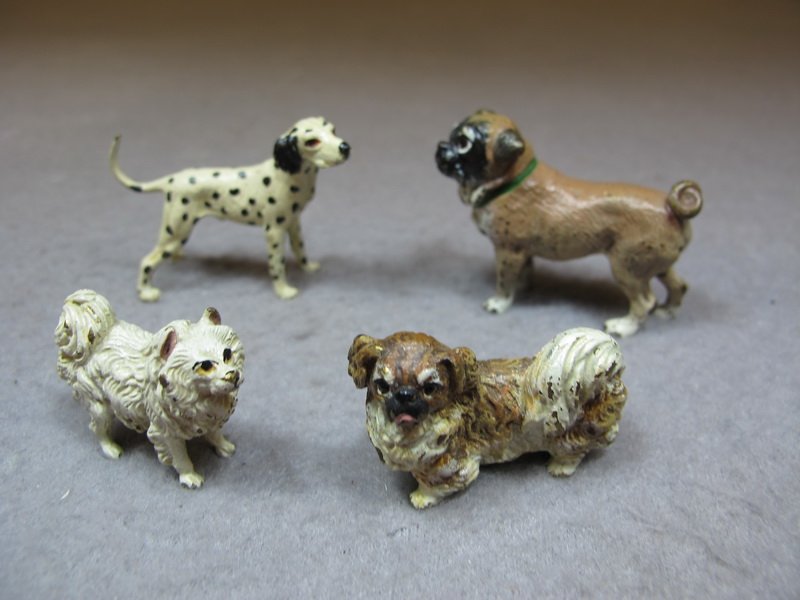 Franz BERGMAN (1898-1963) Vienna bronze set of 4 dogs: Franz BERGMAN (1898-1963) Vienna bronze set of 4 dogs sculpture, original painting and signed. Big Dog: 1 1/4” H x 1 5/8” W, dalmata: 1 1/4” H x 1 5/8” W. Shipping in USA is $ 25.00 plus insur