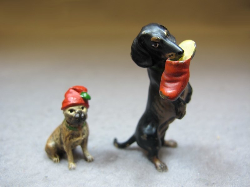 Franz BERGMAN (1898-1963) Vienna bronze 2 dogs sculptur: Franz BERGMAN (1898-1963) Vienna bronze 2 dogs sculptures, original painting and signed. Big Dog: 1 3/4” H, Small dog: 1 1/8” H” W. Shipping in USA is $ 15.00 plus insurance. International bidde