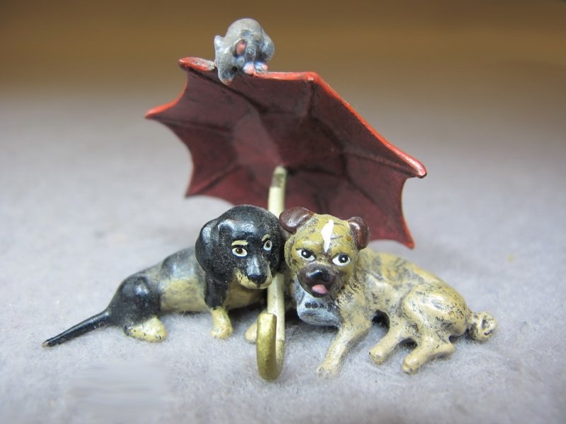 Franz BERGMAN (1898-1963) Vienna bronze 2 dogs & mouse : Franz BERGMAN (1898-1963) Vienna bronze 2 dogs & mouse sculpture, marked. 1 1/2” H x 2” W. Shipping in USA is $ 10.00 plus insurance. International bidders ask for shipping before bid.