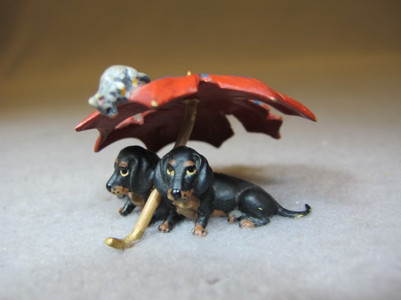 Franz BERGMAN (1898-1963) Vienna bronze 2 dogs & mouse : Franz BERGMAN (1898-1963) Vienna bronze 2 dogs & mouse sculpture, marked. 1 1/2” H x 2 1/8” W. Shipping in USA is $ 10.00 plus insurance. International bidders ask for shipping before bid.