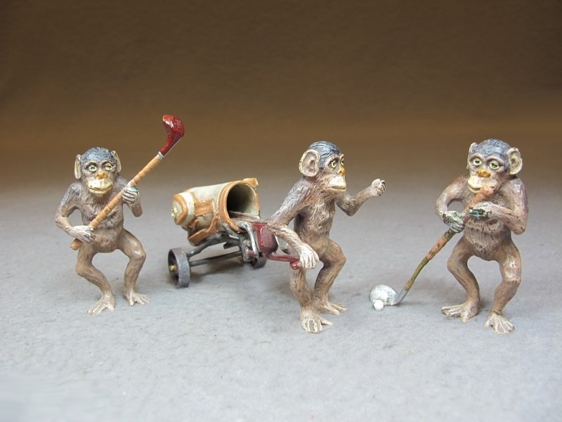 Vienna bronze monkees playing golf sculptures: Vienna bronze monkees playing golf sculptures, original painting. 2 1/8” H x 3” W the big one, 2 18” H the others. Shipping in USA is $ 15.00 plus insurance. International bidders ask for shippi