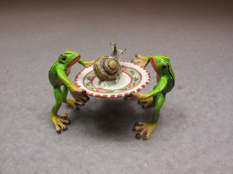 Franz BERGMAN (1898-1963) Vienna bronze frogs & snail s: Franz BERGMAN (1898-1963) Vienna bronze frogs & snail sculpture, marked. 1 1/4” H x 2 1/8” W x 1 1/4” D. Shipping in USA is $ 10.00 plus insurance. International bidders ask for shipping before 