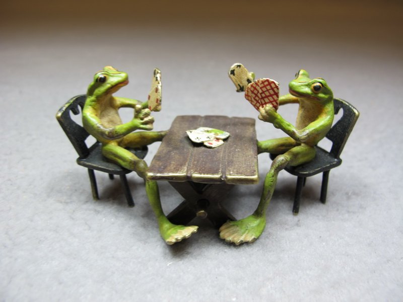 Franz BERGMAN (1898-1963) Vienna bronze frogs playing c: Franz BERGMAN (1898-1963) Vienna bronze frogs playing cards sculpture, marked, original painting. 1 5/8” H x 3 3/8” W x 1 1/2” D. Shipping in USA is $ 10.00 plus insurance. International bidders