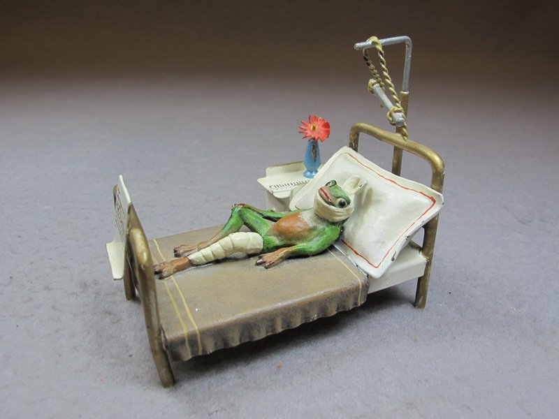 Franz BERGMAN (1898-1963) Vienna bronze frog in a hospi: Franz BERGMAN (1898-1963) Vienna bronze frog in a hospital bed sculpture, marked, original painting. 2 7/8” H x 2 5/8” W x 3 1/8” D. Shipping in USA is $ 10.00 plus insurance. International bidd
