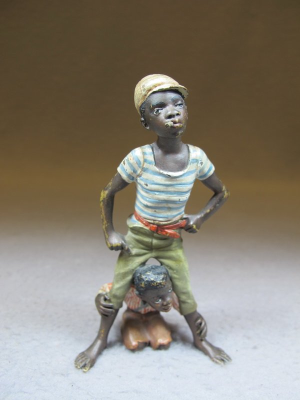Franz BERGMAN (1898-1963) Vienna bronze black boys scul: Franz BERGMAN (1898-1963) Vienna bronze black boys sculpture, marked, original painting. 4 1/4” H. Shipping in USA is $ 10.00 plus insurance. International bidders ask for shipping before bid.