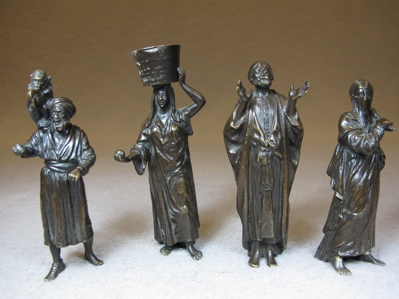 Franz BERGMAN (1898-1963) Vienna bronze 4 orientalist s: Franz BERGMAN (1898-1963) Vienna bronze 4 orientalist sculptures, marked, original painting. 4” H, 4 1/4” H and 3 5/8” H. Shipping in USA is $ 25.00 plus insurance. International bidders ask for