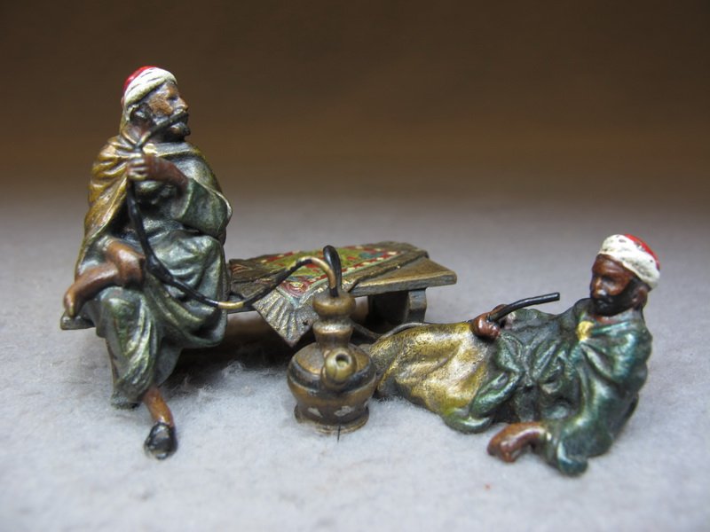Franz BERGMAN (1898-1963) Vienna bronze men & hookah sc: Franz BERGMAN (1898-1963) Vienna bronze men & hookah sculpture, signed, original painting. 2” H x 3 1/2” W. Shipping in USA is $ 10.00 plus insurance. International bidders ask for shipping before