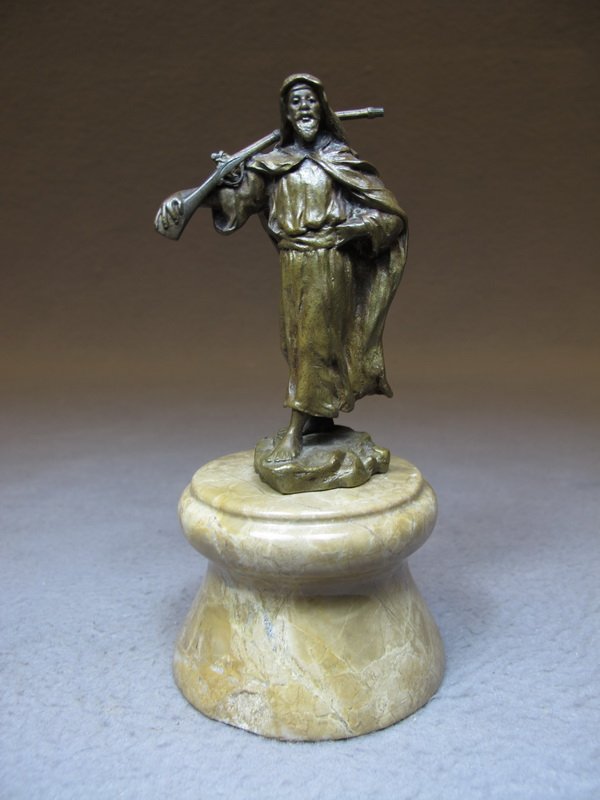 Franz BERGMAN (1898-1963) Vienna bronze man & rifle scu: Franz BERGMAN (1898-1963) Vienna bronze man & rifle sculpture with a marble base, signed, original painting. 3 1/2” H without base. Shipping in USA is $ 15.00 plus insurance. International bidders a