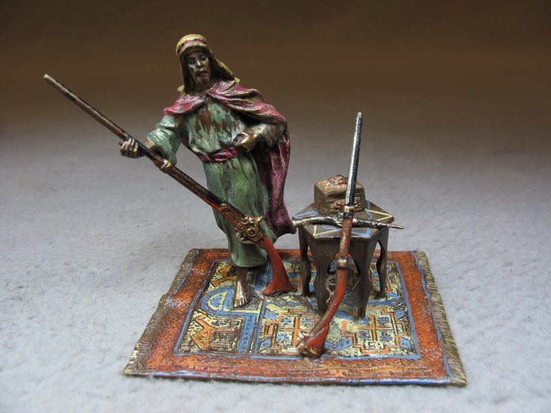 Franz BERGMAN (1898-1963) Vienna bronze man sculpture: Franz BERGMAN (1898-1963) Vienna bronze man with guns sculpture, signed, original painting. 3 1/4” H x 4” W x 2 1/2” D. Shipping in USA is $ 10.00 plus insurance. International bidders ask for s