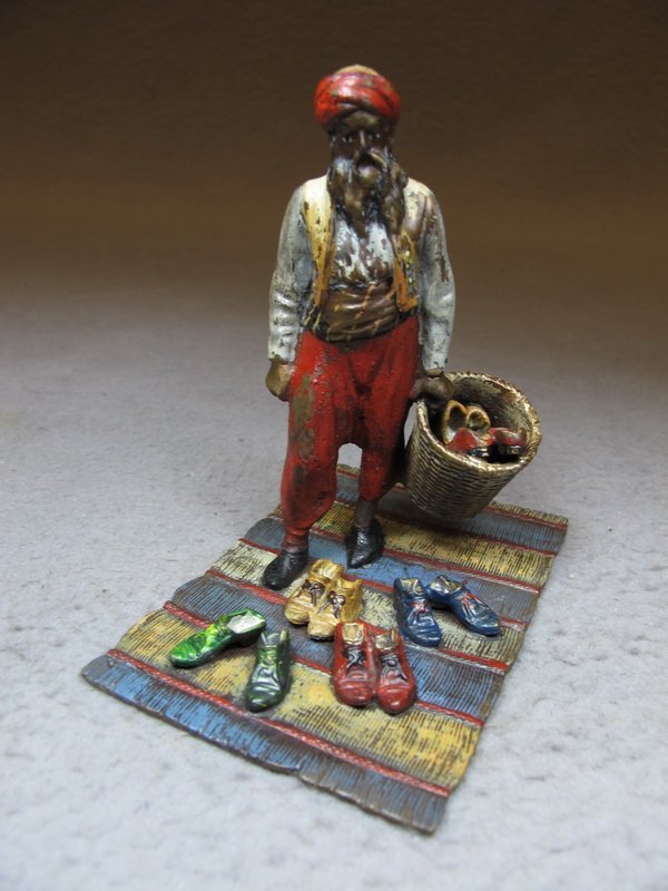Franz BERGMAN (1898-1963) Vienna bronze man sculpture: Franz BERGMAN (1898-1963) Vienna bronze shoes seller sculpture, signed, original painting. 4” H x 2 5/8” W x 3 7/8” D. Shipping in USA is $ 10.00 plus insurance. International bidders ask for sh