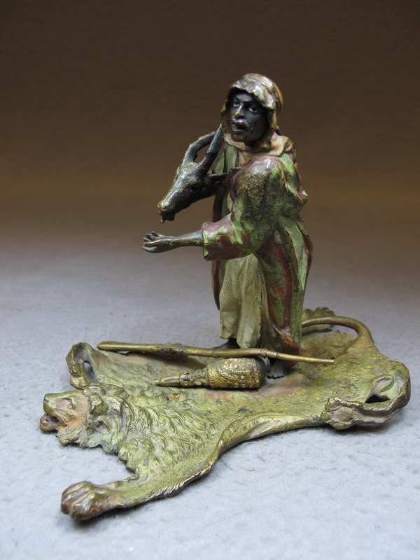 Franz BERGMAN (1898-1963) Vienna bronze hunter sculptur: Franz BERGMAN (1898-1963) Vienna bronze hunter sculpture, signed, original painting. 4 1/2” H x 5 3/4” W x 4 1/2” D. Shipping in USA is $ 10.00 plus insurance. International bidders ask for ship