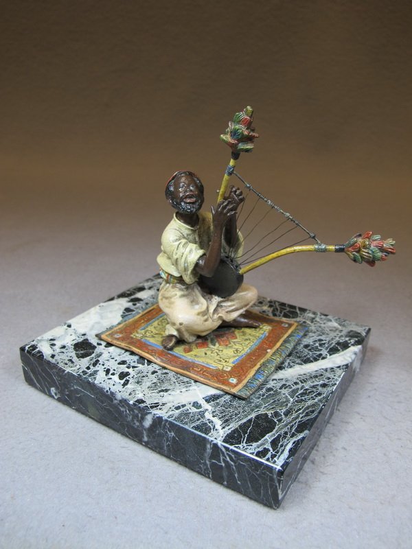 Franz BERGMAN (1898-1963) Vienna bronze man playing scu: Franz BERGMAN (1898-1963) Vienna bronze man playing sculpture on a marble base, signed, original painting. 4 1/2” H x 2 5/8” W x 4 7/8” D. Shipping in USA is $ 15.00 plus insurance. Internationa