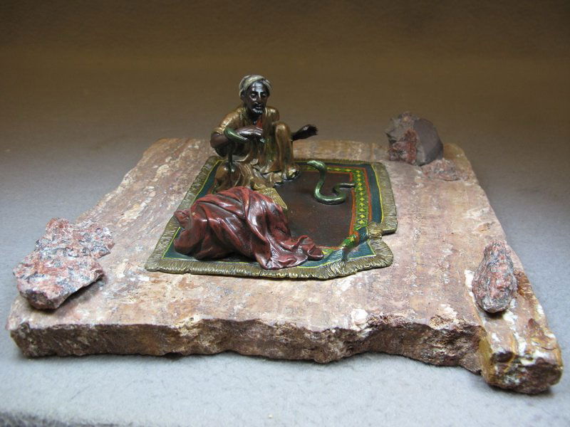 Vienna bronze & marble Orientalist man sculpture: Vienna bronze & marble Orientalist man sculpture, original painting. 2 3/4” H x 5” W x 5” D just the bronze. Shipping in USA is $ 15.00 plus insurance. International bidders ask for shipping bef