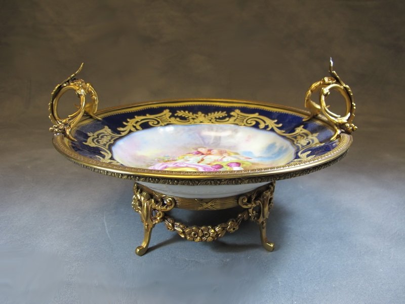 Limoges, Theodore Havilland porcelain & bronze tray: Limoges, Theodore Havilland porcelain & bronze tray, signed. 6 1/8” H x 10 3/4” W. Shipping in USA is $ 40.00. International bidders ask for shipping before bid.