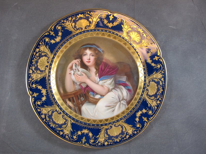 Theodore Havilland, Limoges porcelain plate: Theodore Havilland, Limoges porcelain plate, signed. 9 3/4" diameter. Shipping in USA is $ 35.00. USA or International bidders ask for shipping before bid.