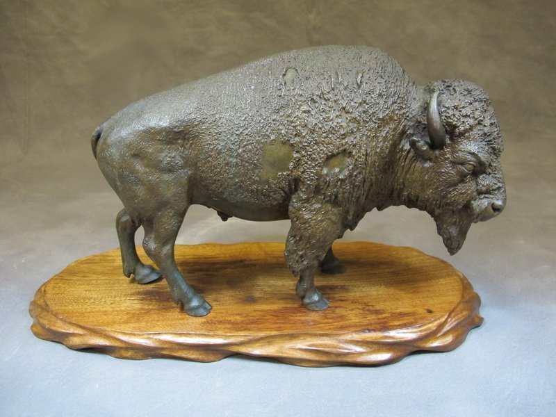 Franz BERGMAN (1898-1963) buffalo bronze statue: Franz BERGMAN (1898-1963) buffalo bronze statue with a wood base, signed. 8" H x 11 1/2” W just the statue. Shipping in USA is $ 45.00. International bidders ask for shipping before bid.