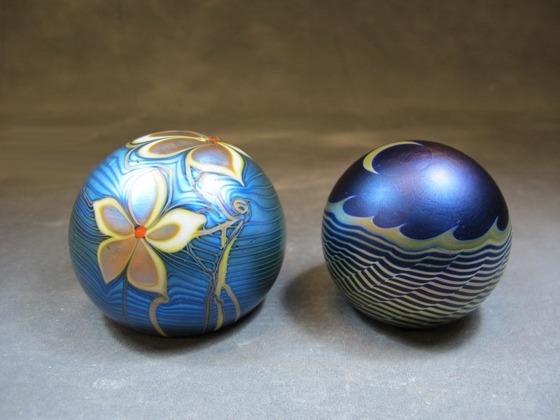 2 Orient And Flume Art Glass Paper Weight, signed: 2 Orient And Flume Art Glass Paper Weight, signed. 3" and 2 3/8” diameter. Shipping in USA is $ 20.00. International bidders ask for shipping before bid.