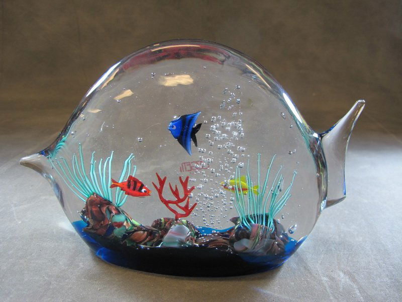 Italian Oggetti glass paper weight: Italian Oggetti glass paper weight, marked. 6 3/4” H x 9 1/2” W. Shipping in USA is $ 25.00.International bidders ask for shipping before bid.