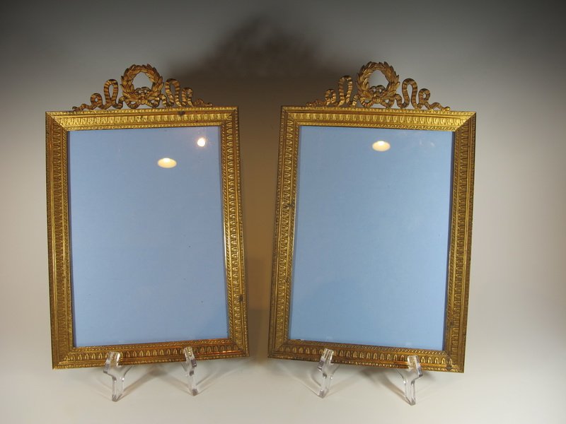Antique French pair of bronze picture frames: Antique French pair of bronze picture frames. 11 1/4” H x 9 5/8” W. Shipping in USA is $ 40.00. International bidders ask for shipping before bid.