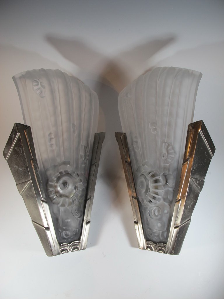 Vintage pair of Art Deco glass & metal sconces: Vintage pair of Art Deco glass & metal sconces. 16" H x 8 1/2” W. Shipping in USA is $ 65.00. International bidders ask for shipping before bid.