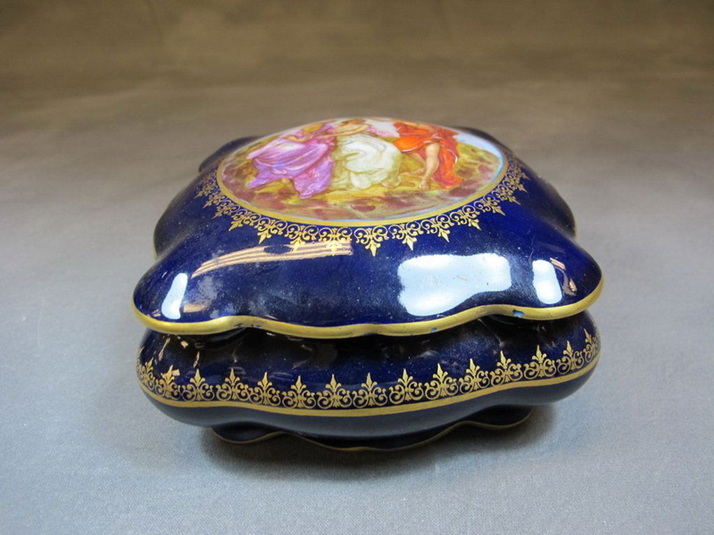 Antique Limoges porcelain box (1 of 7)