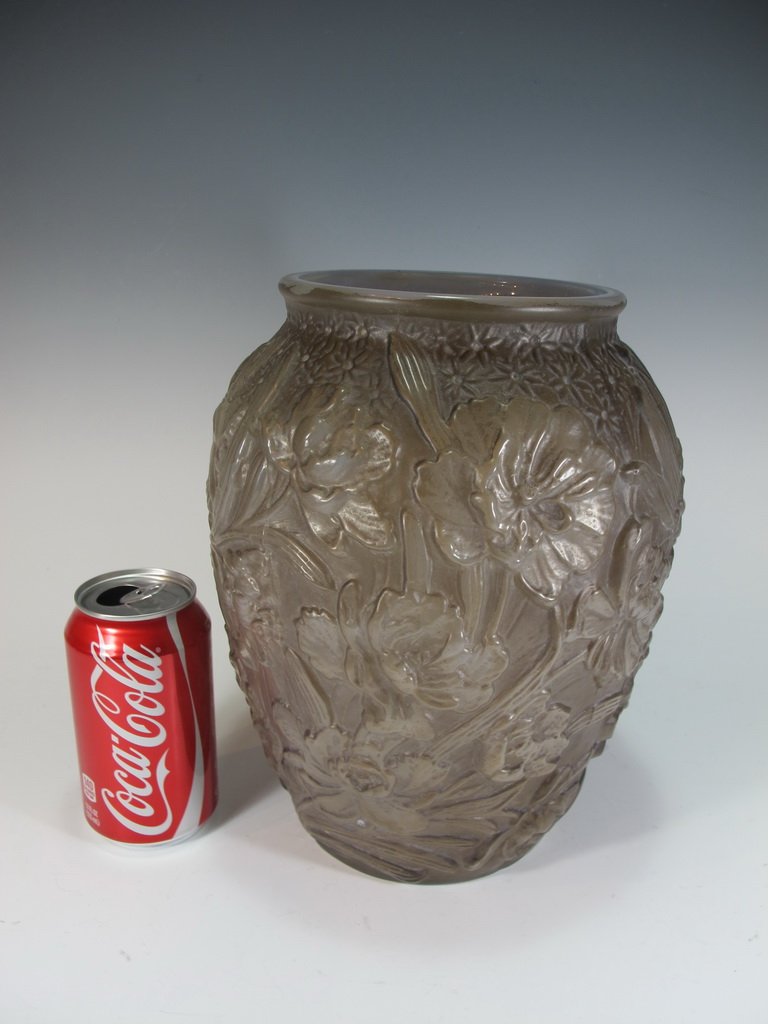 American consolidated or Phoenix glass vase (1 of 8)