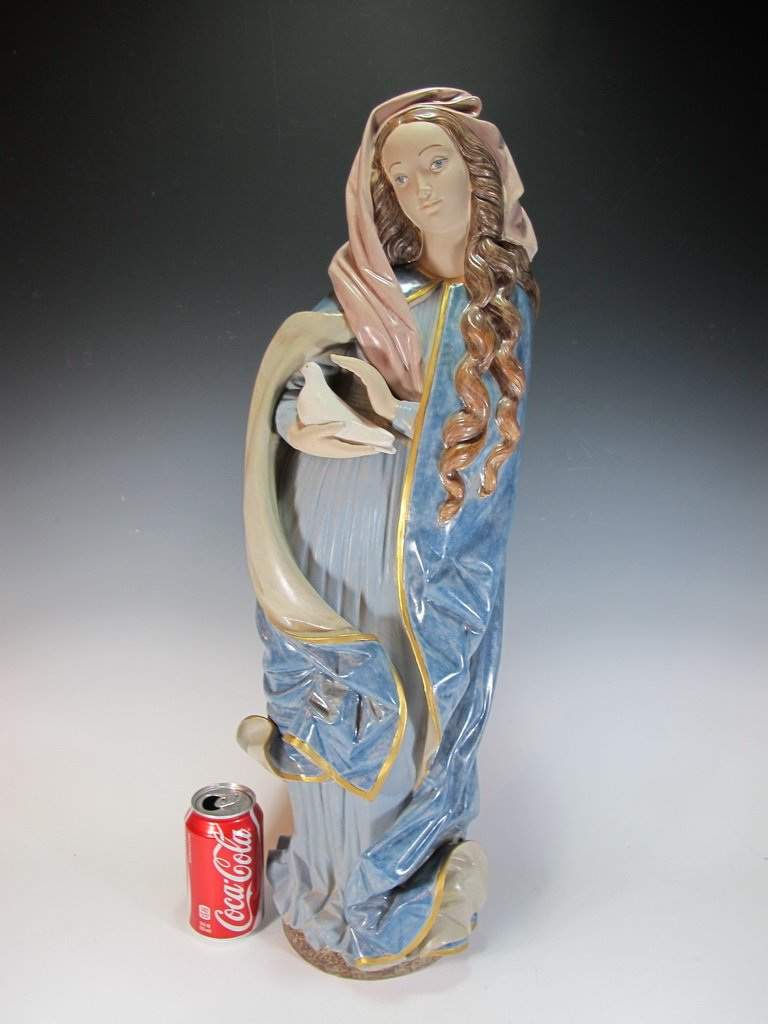 Lladro “Madonna with Dove”, Antonio Ballester, 2011 (1 of 6)