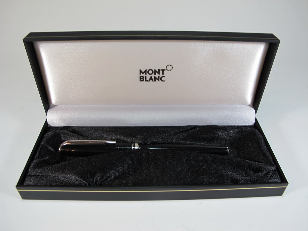 Montblanc Fountain Pen  in a case, Germany (1 of 4)