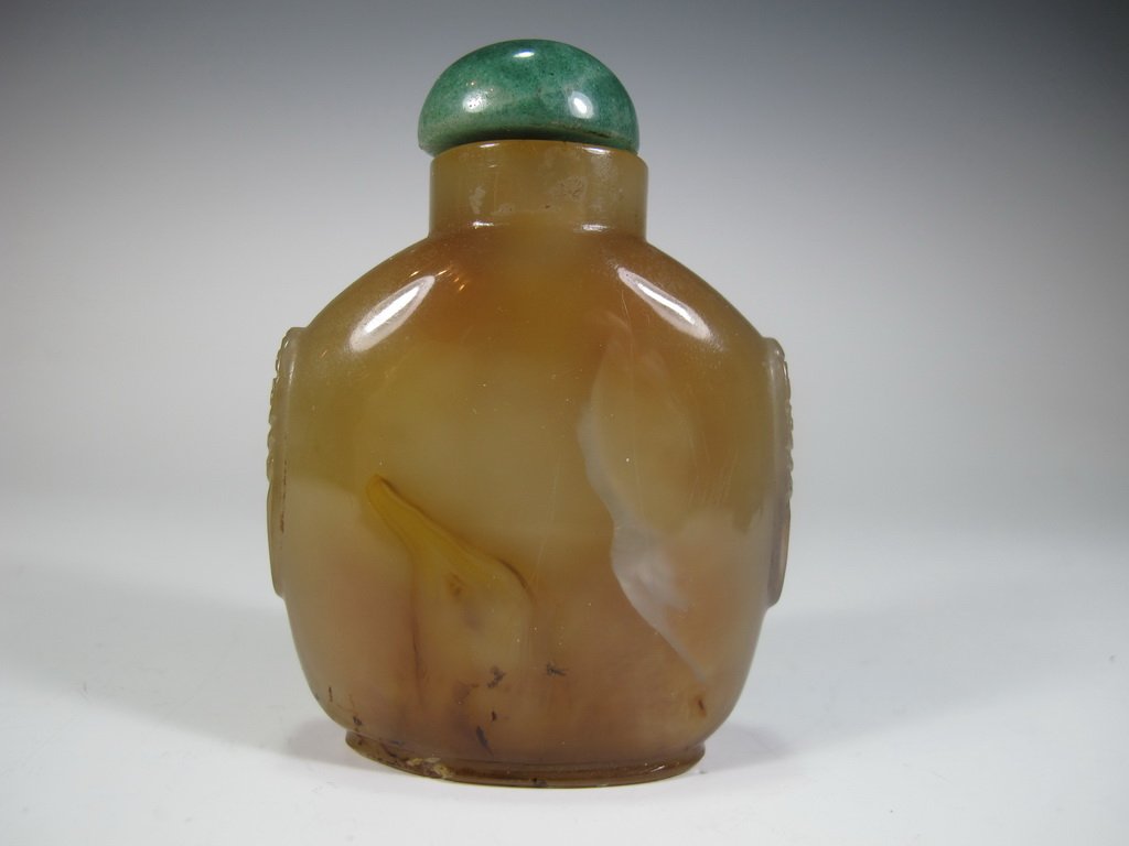Antique Chinese agate snuff bottle (1 of 6)