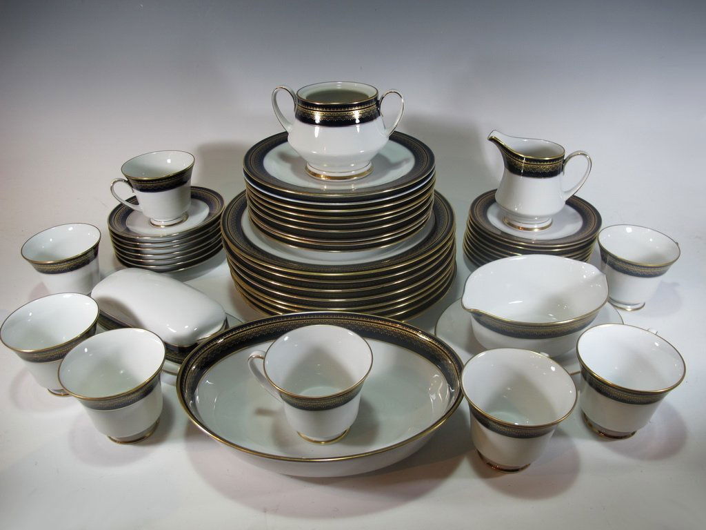 Noritake Vienna pattern porcelain set of 46 pieces (1 of 7)