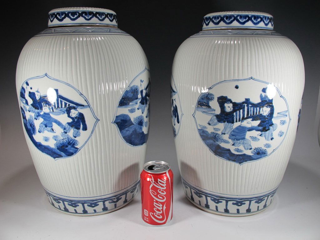 Vintage Large Chinese pair of porcelain vases (1 of 6)