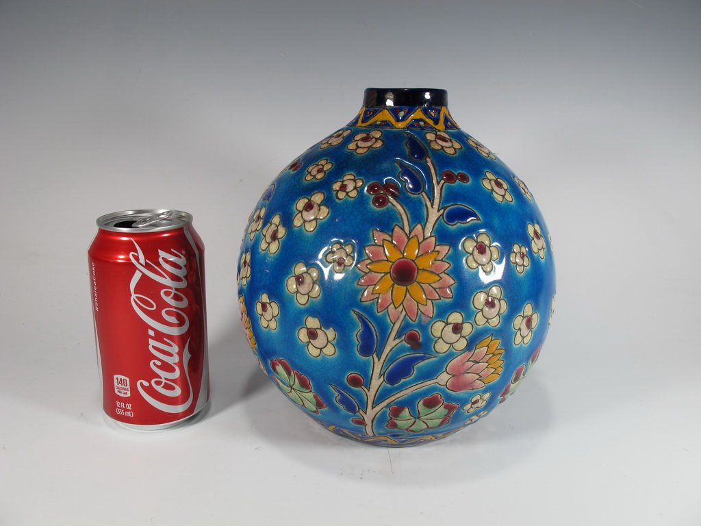 Probably French Primavera Longwy majolica vase (1 of 6)