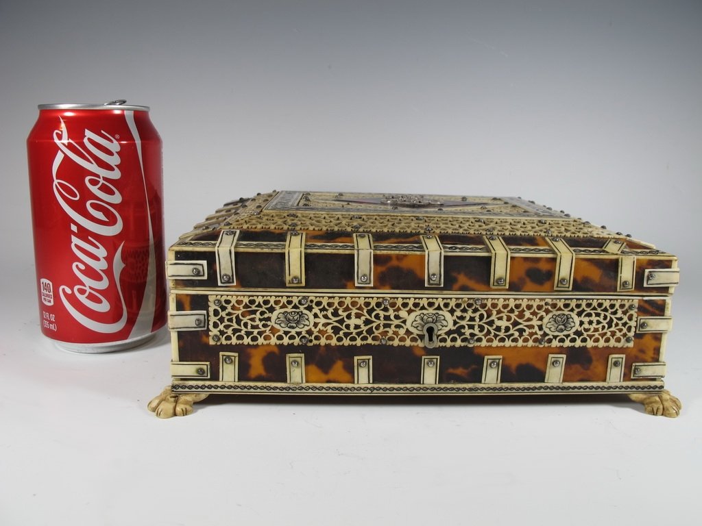 19th C European tortoise & bone box: 19th C European tortoise & bone box. 3” H x 8 1/2” W x 6 3/4” D. Shipping in USA is $ 30.00. INTERNATIONAL CLIENTS ARE INELIGIBLE TO BID ON THIS ITEM. THIS ITEM IS FOR SALE ONLY WITHIN THE UNITE