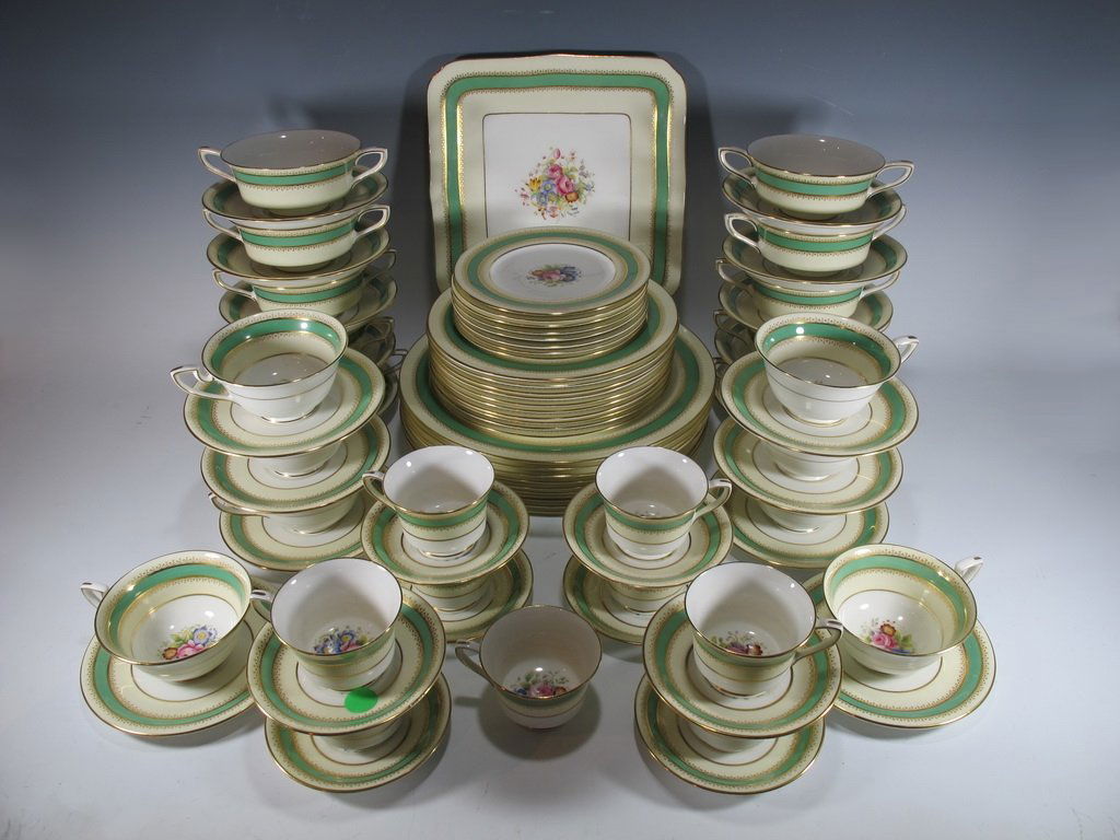Royal Worcester porcelain 82 pcs set, circa 1938 (1 of 7)