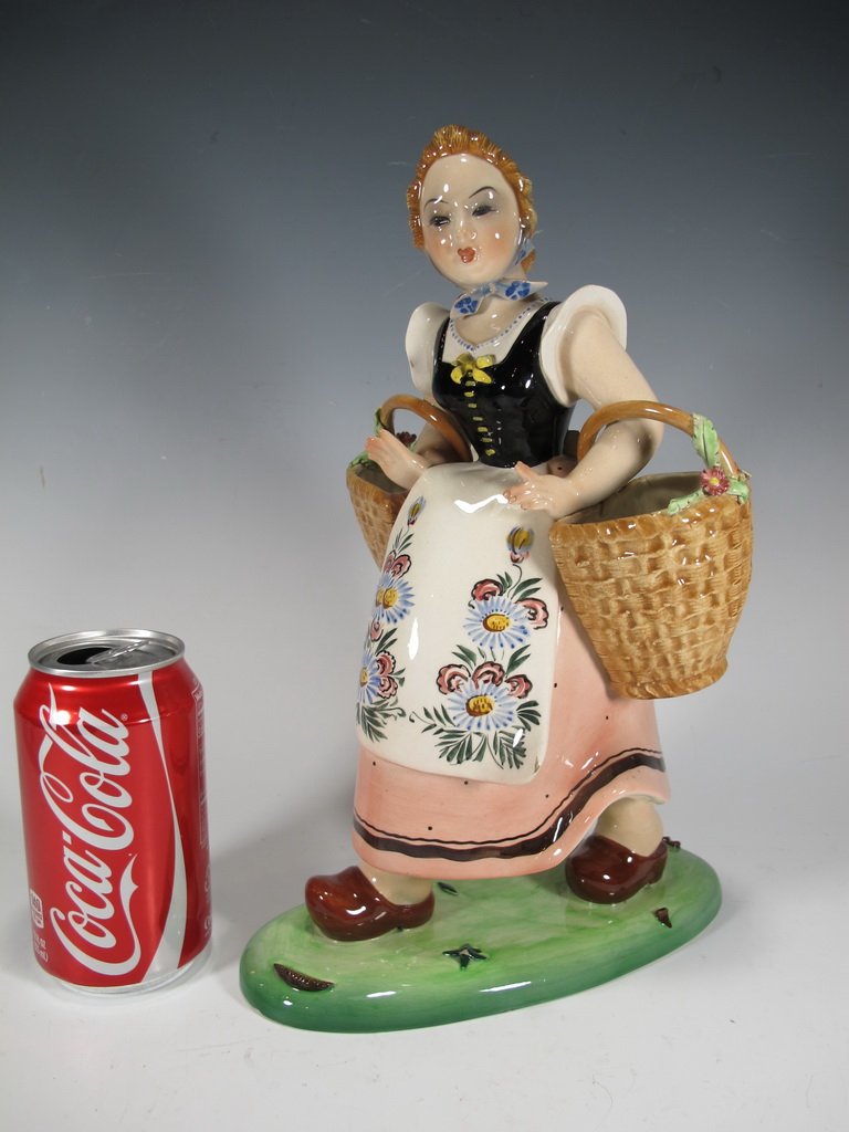 Italian Trevir ceramic statue (1 of 8)