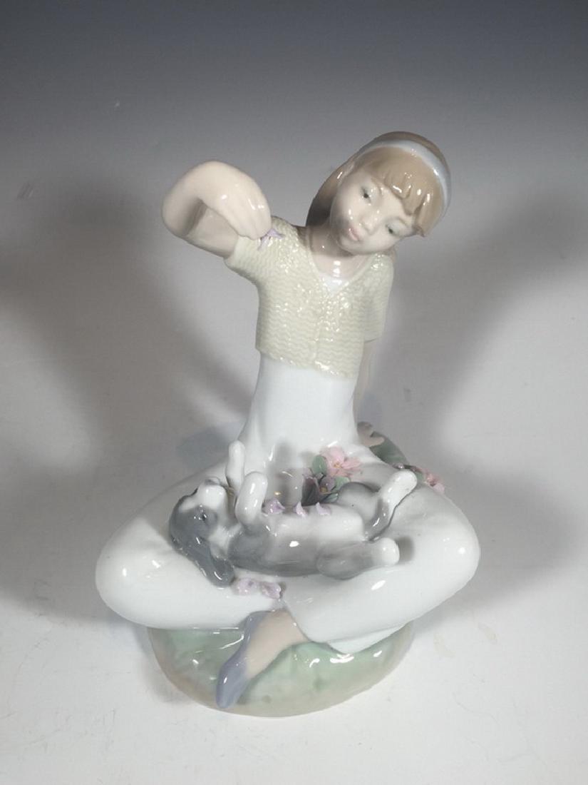 Rare LLADRO Playtime with Petals # 7111 (1 of 7)