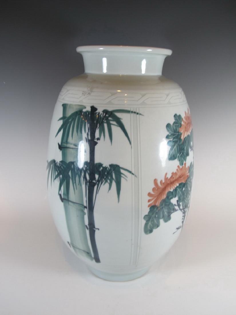 Japanese porcelain vase (1 of 6)