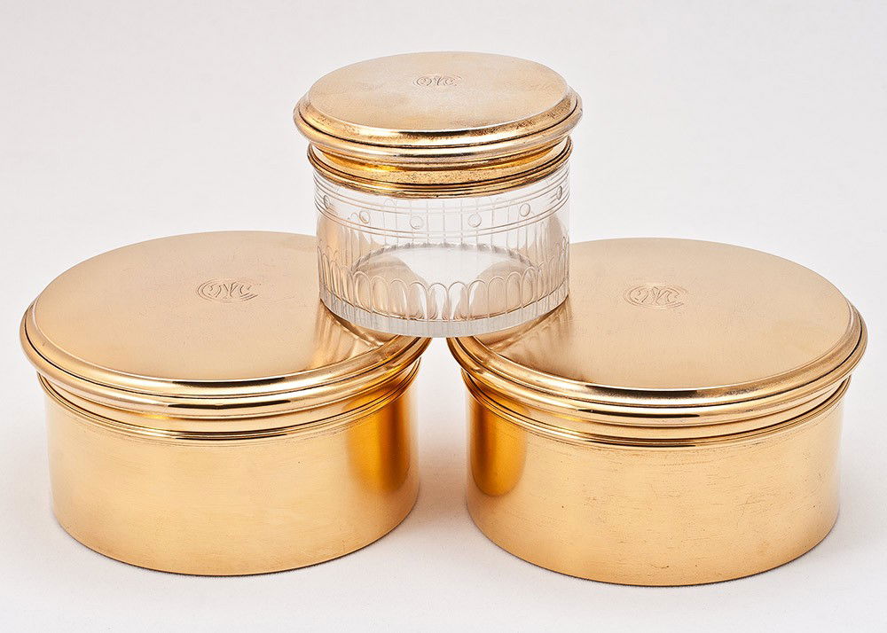 A dresser set by G. Keller France.: A dresser set by G. Keller France. Gilded Sterling silver. Size: 2 big boxes H 2 ½” (6,5 cm.) D 5 ¼” (13,5 cm.) 1 glass box H 2 ½” (6,5 cm.) D 3 ½” (9 cm.)