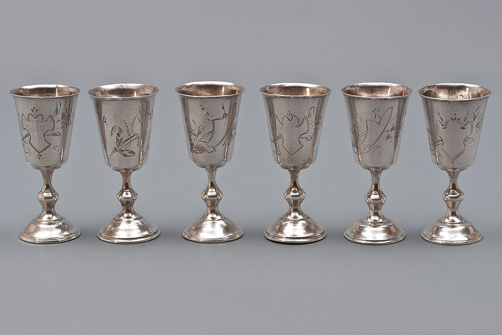 Six silver shot cups.: Six silver shot cups. Russia, 19th Century. Silver marked 84 standard (875/1000 silver), maker mark AVB (Cyrillic). Size: Cup H 3 ½» (9 sm.)
