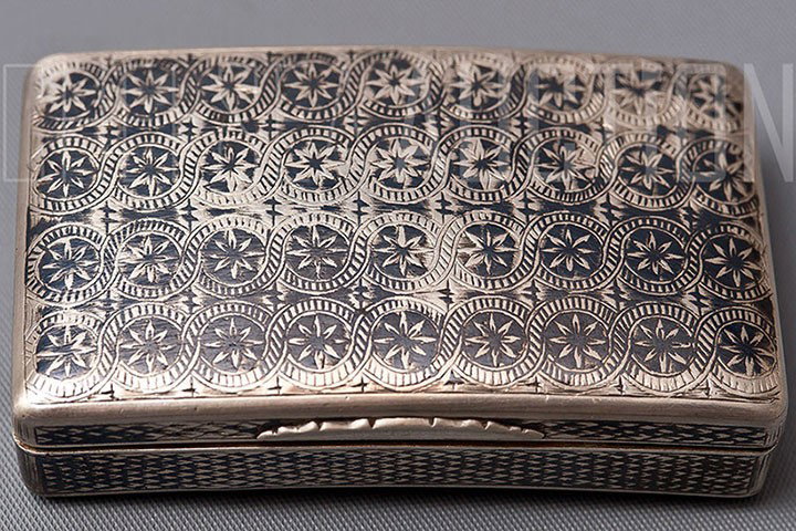Silver pillbox. Russia, 19th Century.: Silver pillbox. Russia, 19th Century. The pillbox is decorated with niello. Imperial warrant and 84 standard (875/1000 silver), Moscow, 1834. Size: 2 7/8” x 1 5/8” (7 x 4,3 cm.) H- ½” (1,5 cm.)