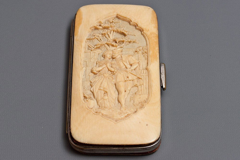 Ivory and Sterling Mounted Eye Glass Case: Antique eye glass/spectacle/monocle case decorated with a beautiful carving on ivory. SIZE: L 5 1/2 in W 2 1/2 in