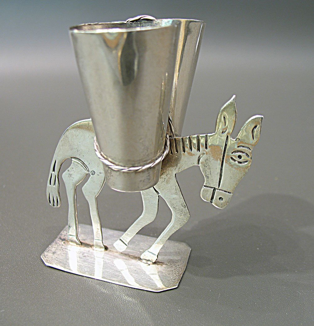 Sterling Silver Toothpick Holder 925: Sterling silver 925 toothpick holder. Size: H 2 3/5” (6.2 cm) Base 1 5/8” x 1” (4 x 2.5 cm)