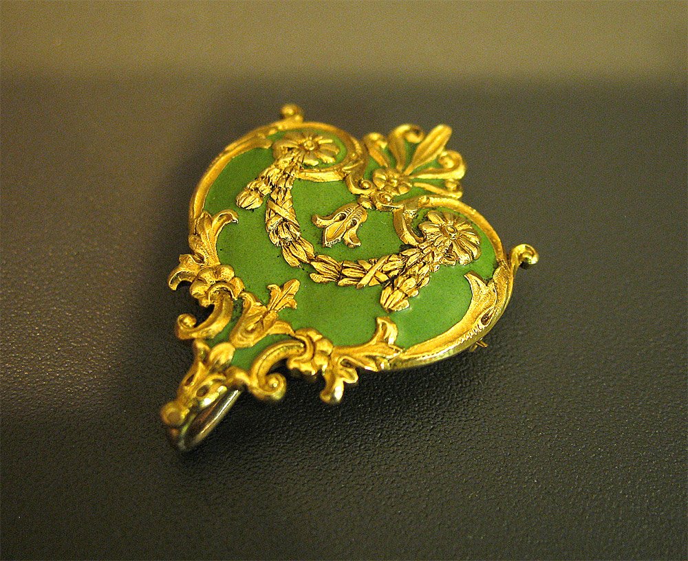 19th C French 18k Gold and Enamel Brooch T O Starr: 19th Century French gold brooch with enamel. 18k gold, maker mark T.O.Starr. SIZE: 1 1/8” x 7/8” (3 x 2.5 cm)