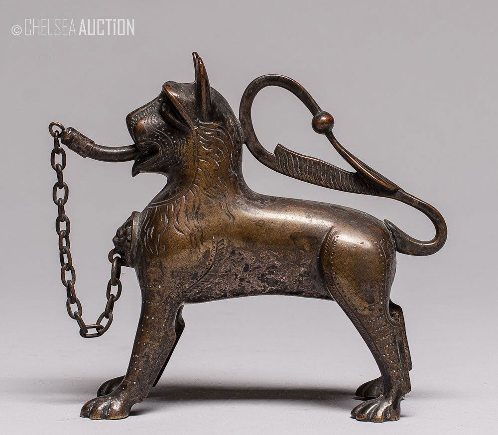 German Antique Bronze Aquamanile: Antique German bronze aquamanile in the form of a lion, most likely German. SIZE: H 5 in (13cm), L 6 in (15cm) and W 1 3/4 in (4.5cm)
