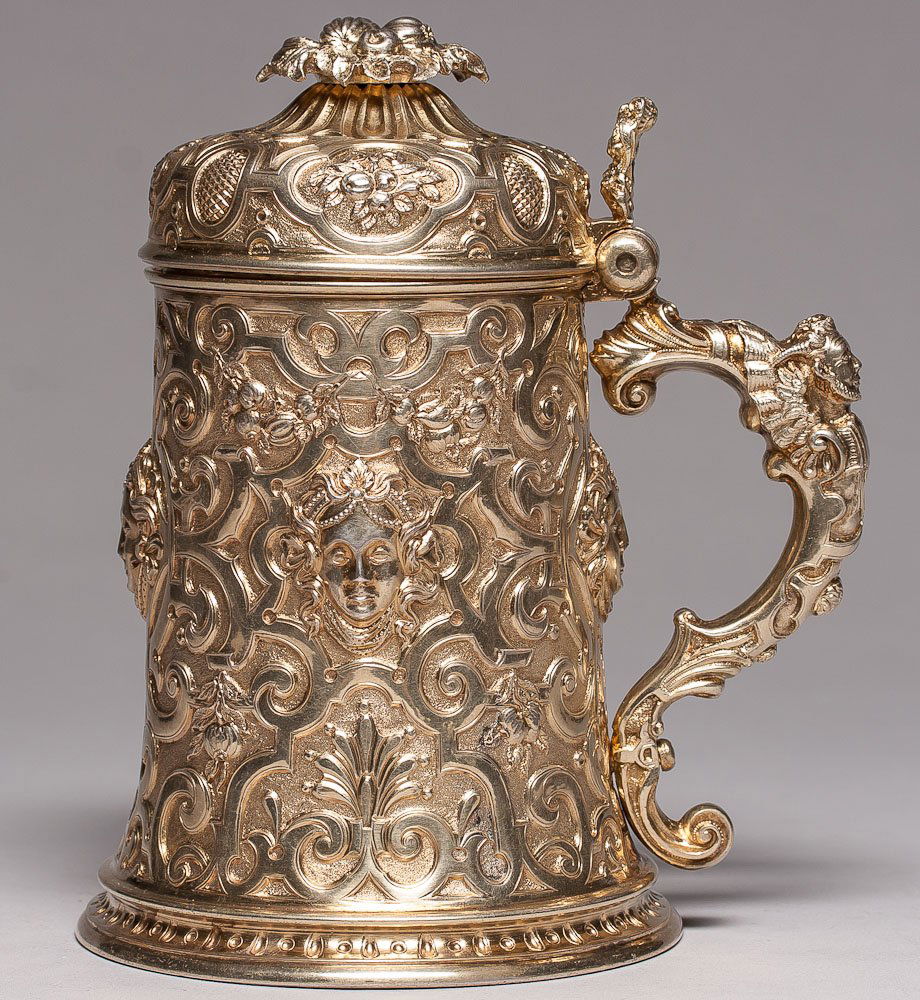 19th C. English Gilded Silver Tankard: 19th century English gilded silver tankard (unmarked). SIZE: L 7 in and W 4 3/4 in (18 cm x 12 cm) Weight: 19.30oz (600 g)