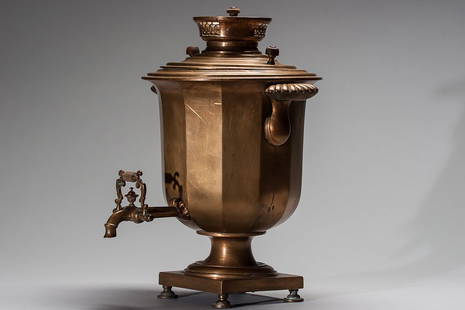 19th C. Russian Brass Samovar by Brothers Somov: Mid 19th C. Russian brass samovar by Brothers Somov. Has manufacturing stemp on the base. SIZE: Height: 16 inches (41cm)