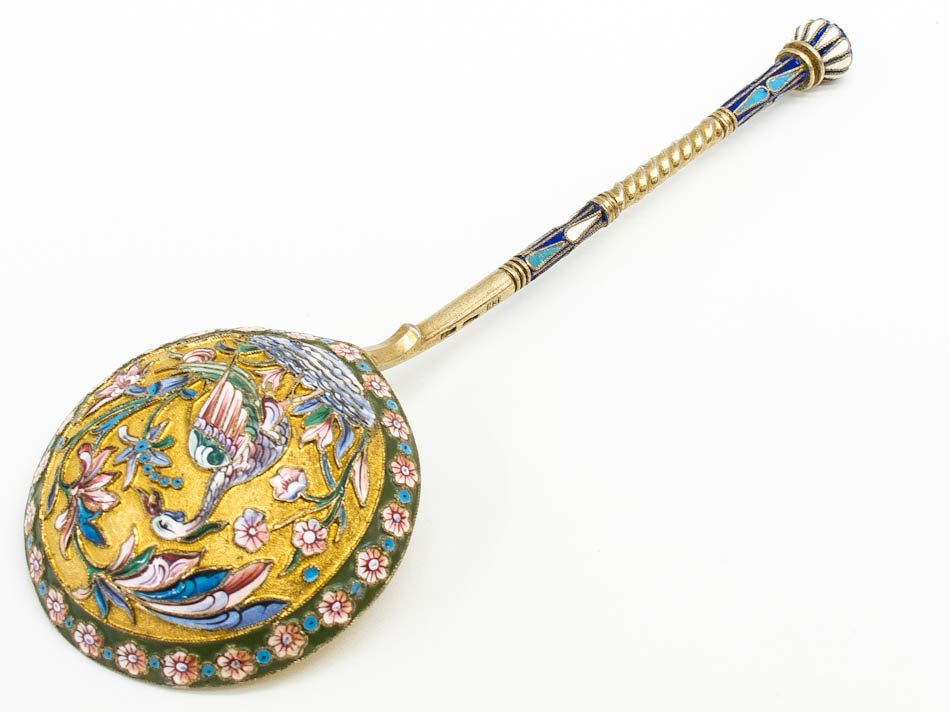 A RUSSIAN SILVER & ENAMEL SPOON: A Russian silver-gilt and cloisonne enamel spoon. Hallmarked, 1908-1917, Moscow, 84 standard (875/1000 silver), silversmith N. Zverev. SIZE: Length 7 in (17.7 cm), weight 2.6 oz (75g).